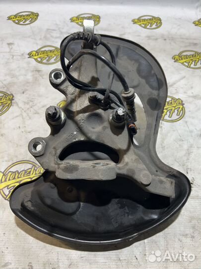 Кулак поворотный левый Mercedes W204