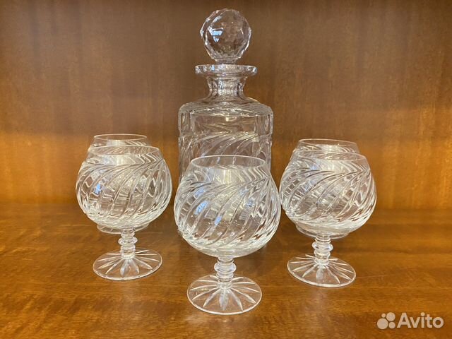 Хрустальные фужеры с графином