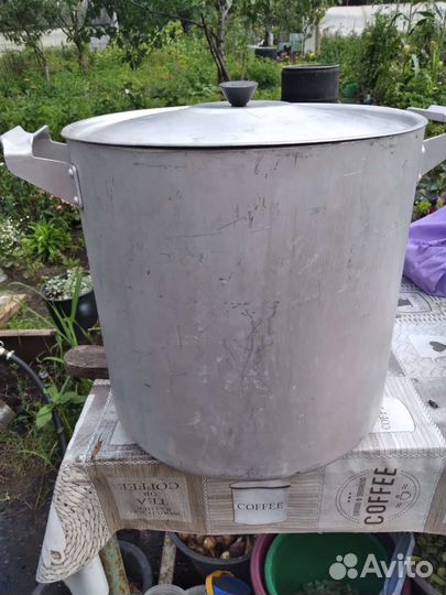 Кастрюля толстостенная на 2 ведра