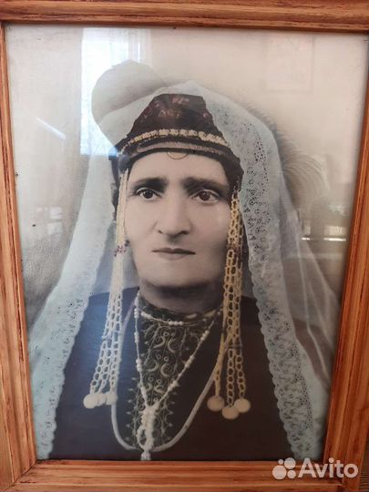 Портрет женщины в национальном уборе черкесогаи