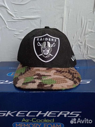 Чёрно-камуфляжная кепка Raiders New Era
