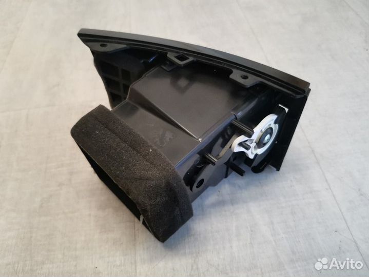 Дефлектор воздушный левый Geely Emgrand Ec7 1.5