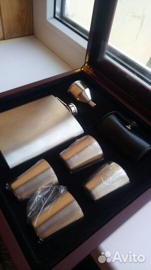 Новый набор рюмок,фляжка,кожаный чехол