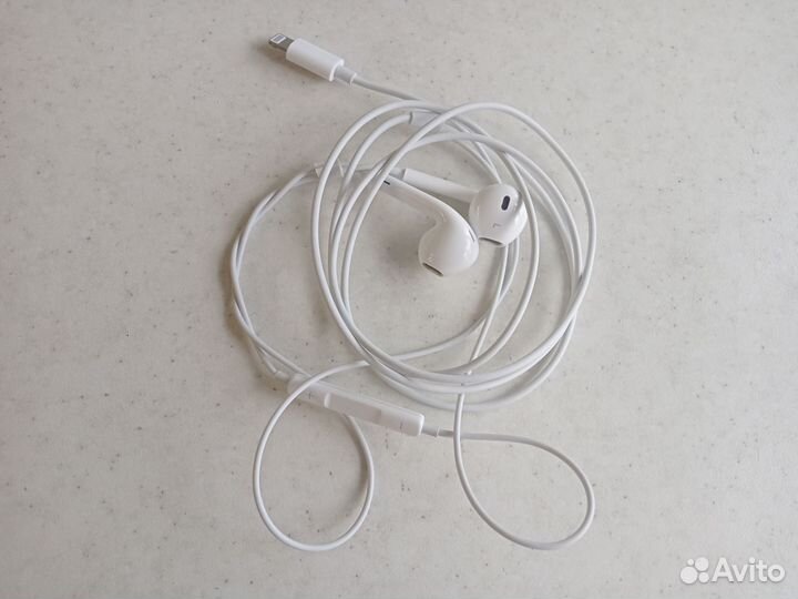 Наушники для iPhone проводные