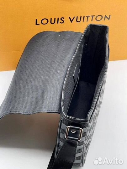 Сумка District PM Louis Vuitton