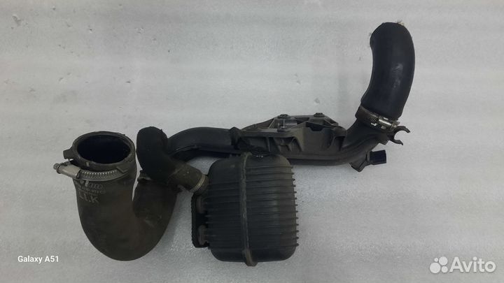 Резонатор воздушного фильтра Audi a4 b8