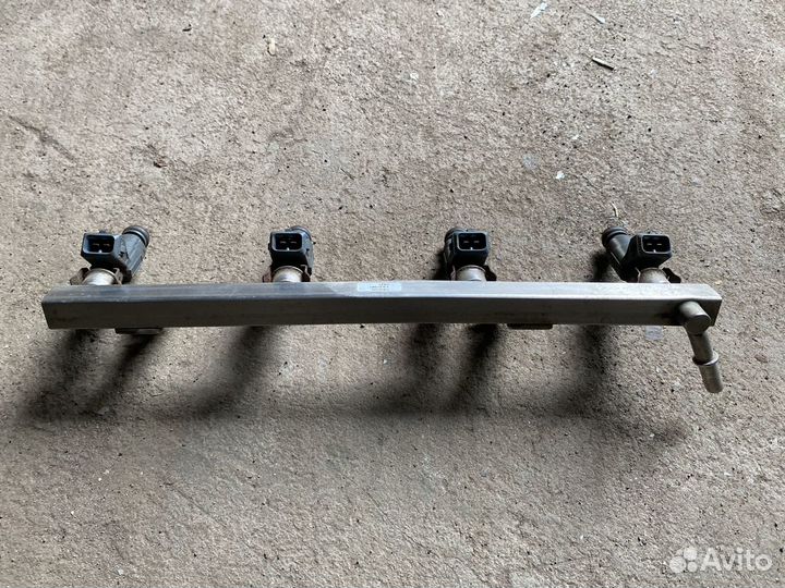 Рампа топливная с форсунками Lifan Breez 520