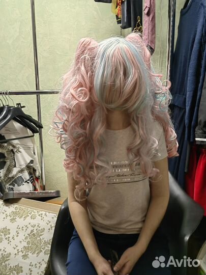 Розово-голубой парик с шиньонами