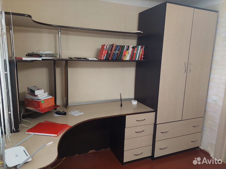 Компьютерный стол и шкаф