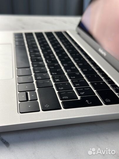 Продам MacBook Pro 13 Retina 2017 i5/8/128