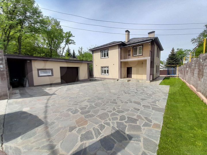 Дом 200 м² на участке 7 сот.