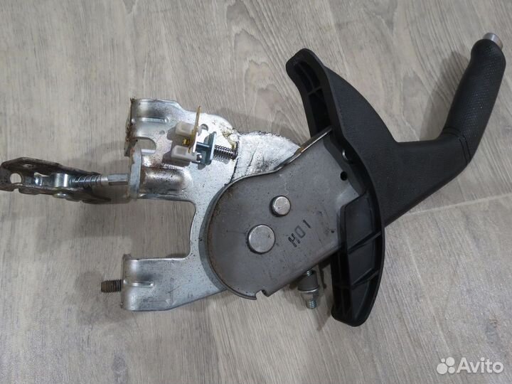 Рычаг стояночного тормоза ручник Hyundai Solaris