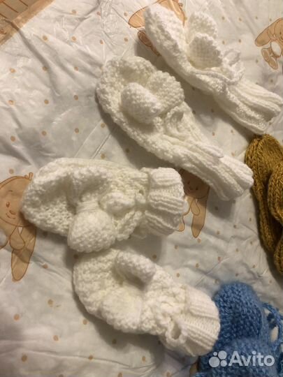 Вязаные носочки и варежки