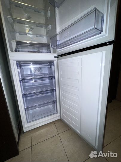 Холодильник новый Beko rcnk 335E20VX