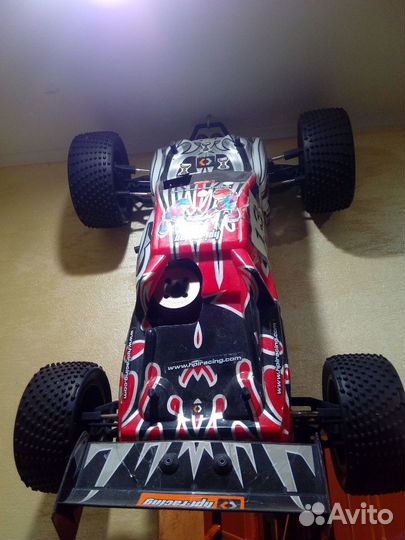 Машинка на пульте управления