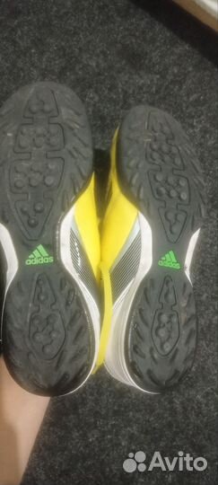 Футбольные бутсы adidas