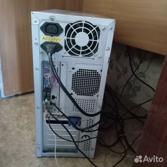 Настольный компьютер для учебы/работы в сборе