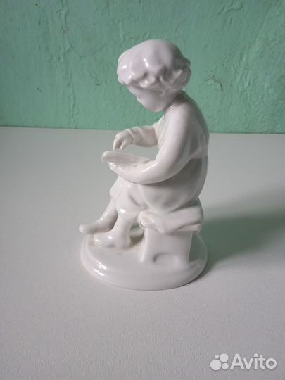 Статуэтка фарфоровая