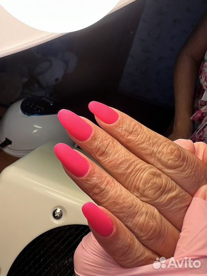 Модель на маникюр