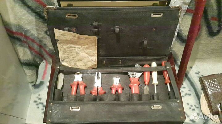 Набор старинного инструмента в футляре