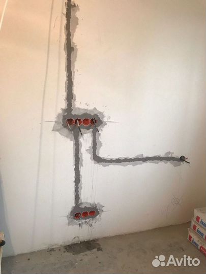 Электрик - опытный мастер