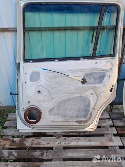 Задняя правая дверь Опель Зафира Б 2010 г рестайл