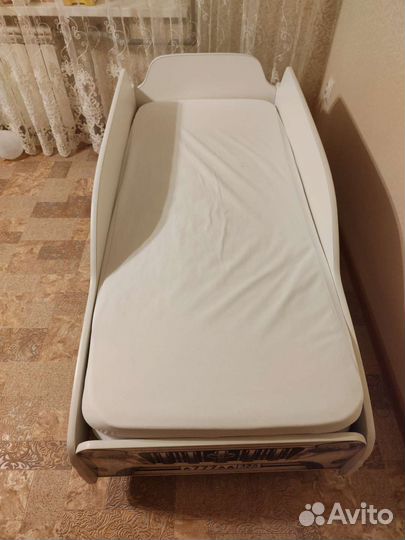 Детская кровать машинка с матрасом