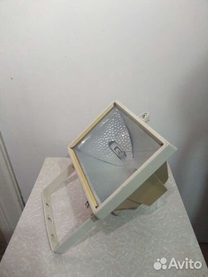 Прожектор галогенный б/у