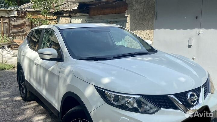 Заднее стекло на Nissan Qashqai J11 Замена