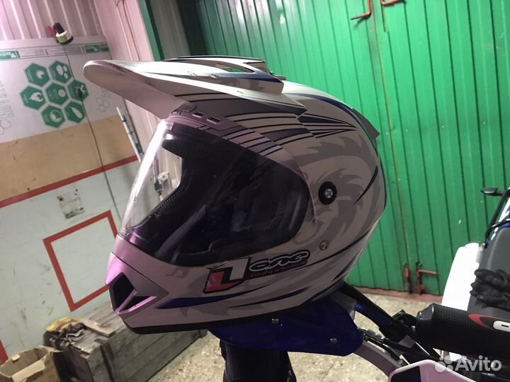 Мото шлем (эндуро)