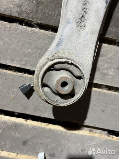 Задний продольный рычаг ступица lancer 9