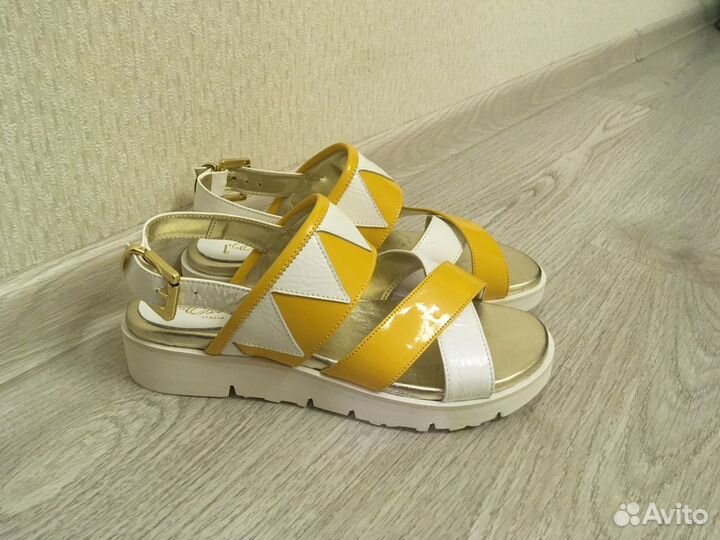 Босоножки новые Lestrosa