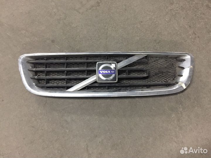 Решетка радиатора Volvo S40