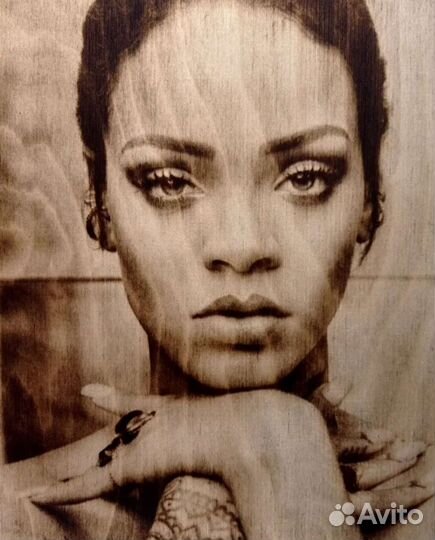 Семейный портрет на дереве