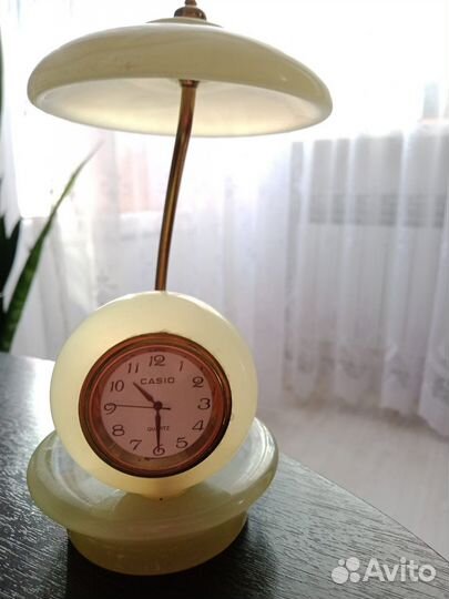 Часы из оникса