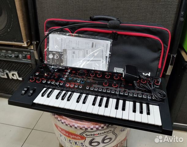 Синтезатор-вокодер Roland JD-XI