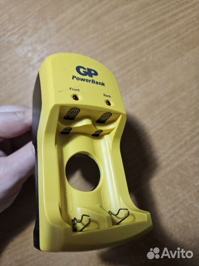 Зарядное устройство GP Power Bank для батареек