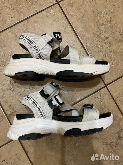 Сандалии женские р.38