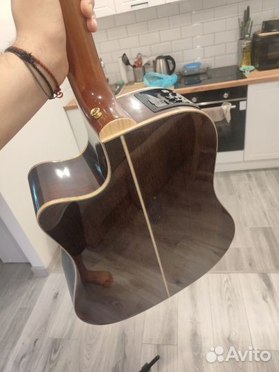 Гитара электроакустика Takamine