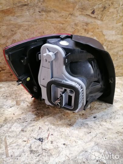 Фонарь правый Volkswagen Polo 5 6R