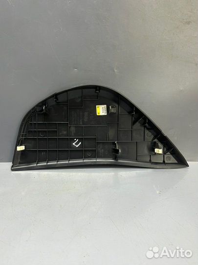 Накладка торпедо передняя правая Hyundai Solaris 1