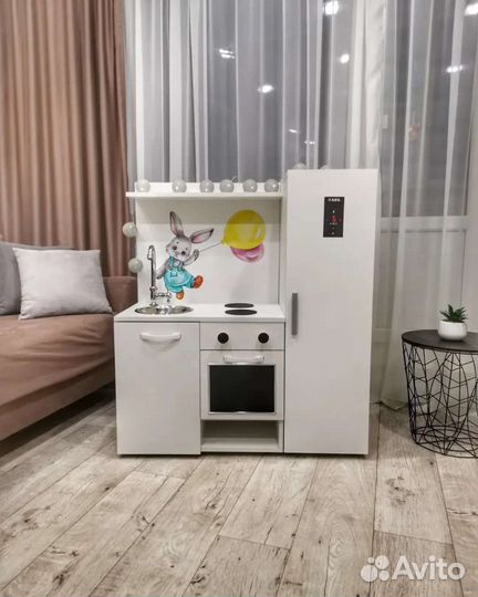 Детская деревянная кухня с холодильником