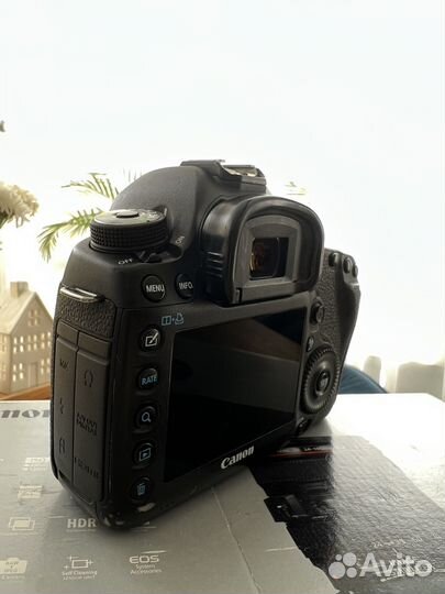 Зеркальный фотоаппарат canon 5d mark 3