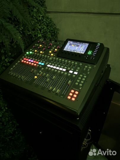 Микшерный пульт Behringer X32 Compact