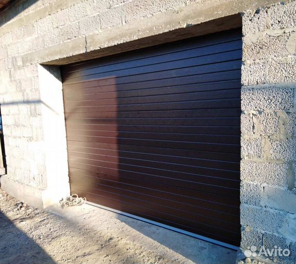 Гаражные секционные ворота с установкой под ключ