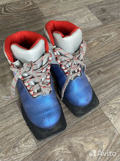 Лыжные ботинки