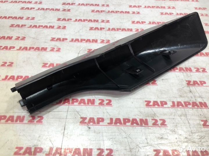 Крышка рейлинга передняя левая Toyota Land Cruiser