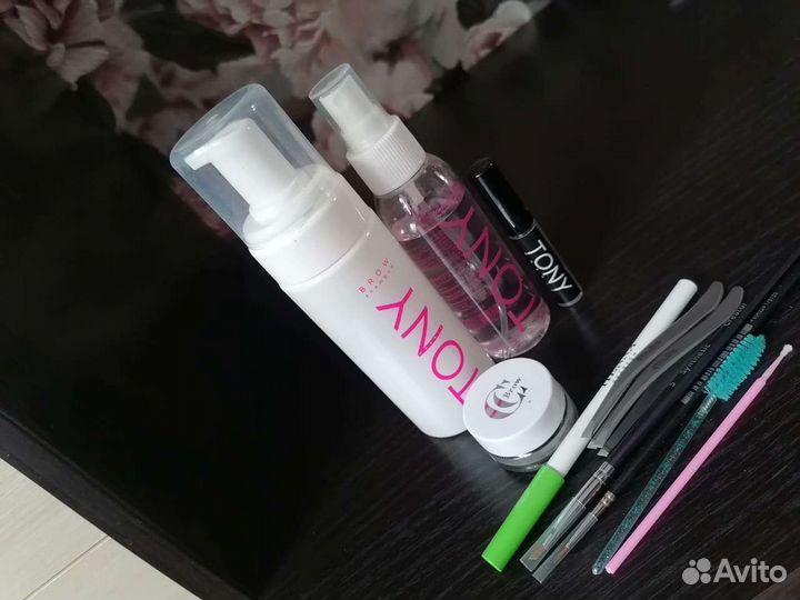 Для оформления бровей