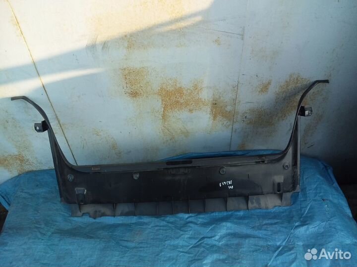 Пластик замка багажника BMW E39