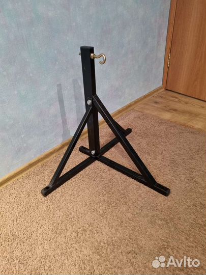 Боксерская груша и настенное крепление